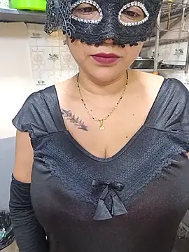 Queen Nightt online show from April 2026 03:37:02 AM