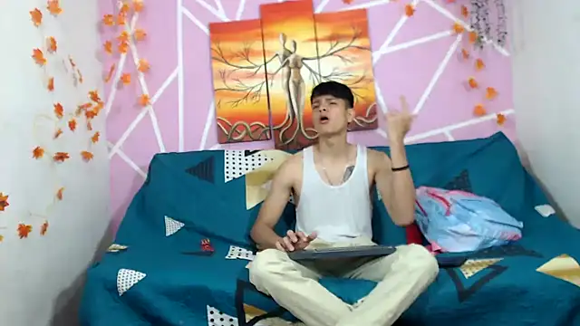 Snapshot of lau_and_boys18 chatting on October 2025 01:20:01 PM lau and boys18 online show from October 2025 01:20:01 PM