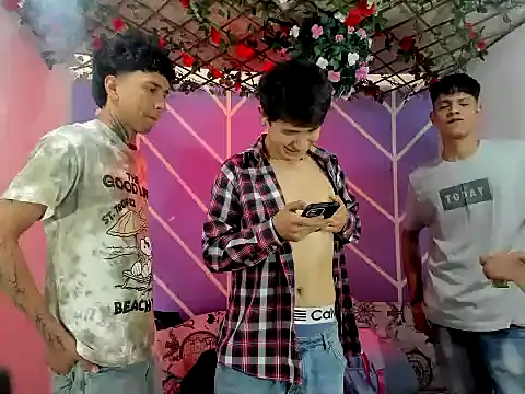 Snapshot of lau_and_boys18 chatting on October 2025 02:21:02 PM lau and boys18 online show from October 2025 02:21:02 PM