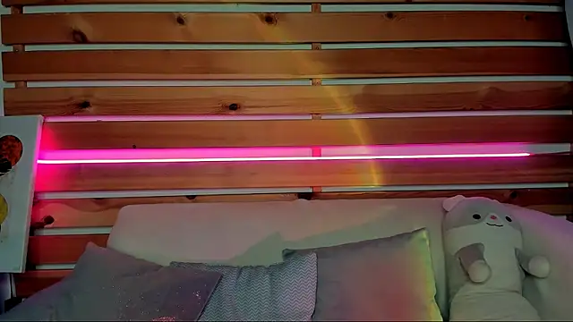 Lori Williams online show from October 2025 01:03:01 AM