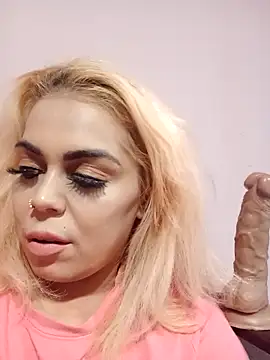 Snapshot of izauri2025 chatting on October 2025 05:44:02 PM izauri2025 online show from October 2025 05:44:02 PM