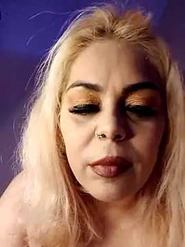 Snapshot of izauri2025 chatting on October 2025 12:24:01 AM izauri2025 online show from October 2025 12:24:01 AM