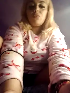 Snapshot of izauri2025 chatting on October 2025 08:10:01 PM izauri2025 online show from October 2025 08:10:01 PM