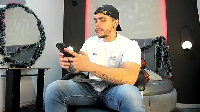 Liam walk  online show from December 2025 07:10:01 PM