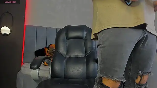 Liam walk  online show from March 2026 02:04:02 AM