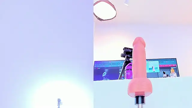 maily zanss online show from February 2026 08:15:01 PM