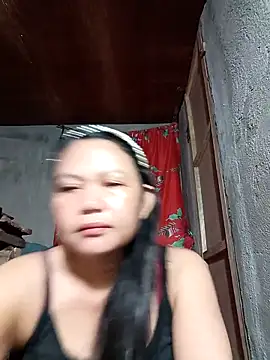 Snapshot of Everleigh_mom chatting on October 2025 07:53:01 PM Everleigh mom online show from October 2025 07:53:01 PM