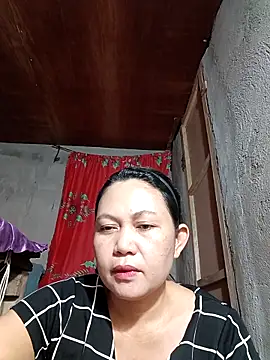 Snapshot of Everleigh_mom chatting on October 2025 10:47:02 AM Everleigh mom online show from October 2025 10:47:02 AM