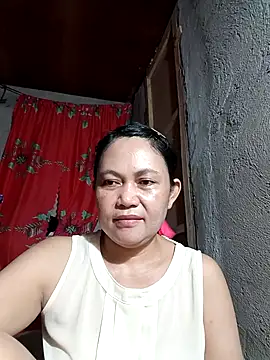 Snapshot of Everleigh_mom chatting on October 2025 04:12:01 AM Everleigh mom online show from October 2025 04:12:01 AM