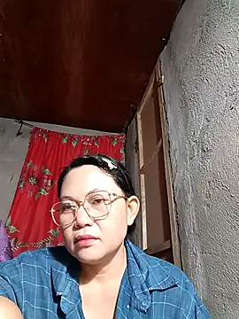 Snapshot of Everleigh_mom chatting on October 2025 10:15:01 AM Everleigh mom online show from October 2025 10:15:01 AM