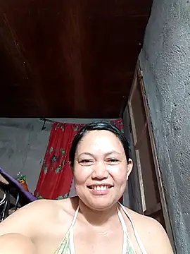 Snapshot of Everleigh_mom chatting on November 2025 08:16:02 AM Everleigh mom online show from November 2025 08:16:02 AM