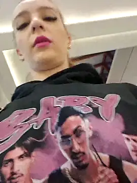 MoonedByEva online show from October 2025 04:09:01 PM