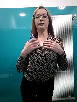 MoonedByEva online show from October 2025 12:27:02 PM