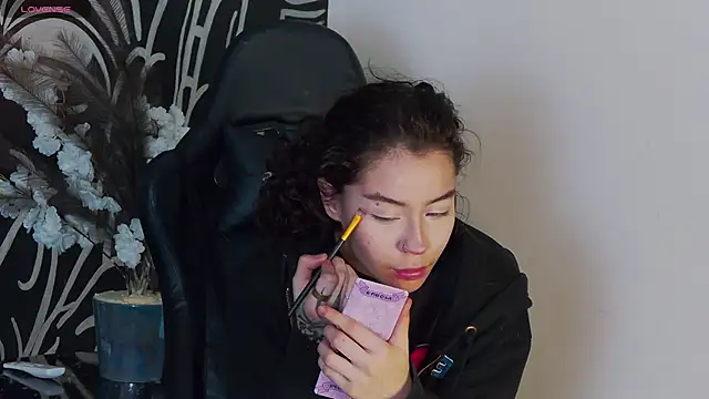 RavennMoonn online show from October 2025 09:13:01 PM