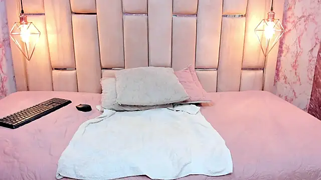 ALYANNA HOT  online show from September 2025 12:05:01 PM