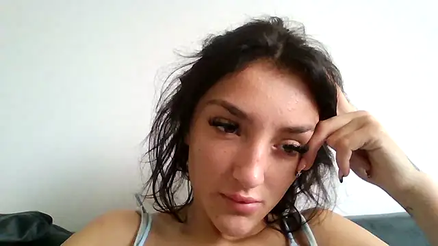 naughtybella05 online show from October 2025 10:26:01 AM