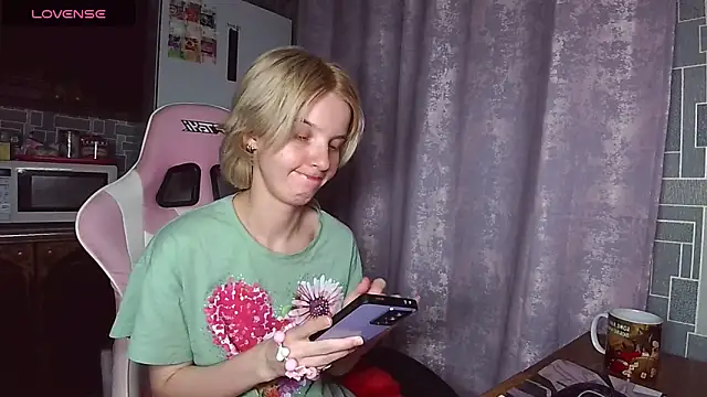 Snapshot of Madelaineses chatting on July 2026 07:08:02 PM Madelaineses online show from July 2026 07:08:02 PM