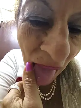 MaryeLunna online show from October 2025 11:58:01 AM