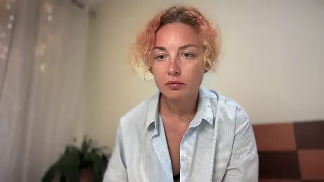 Reddgiirl online show from April 2026 06:21:01 PM