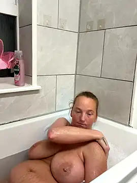 Snapshot of JustYourNormalCouple chatting on October 2025 08:32:01 PM JustYourNormalCouple online show from October 2025 08:32:01 PM