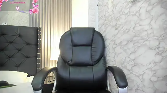 andrea  hills online show from September 2025 07:03:02 PM