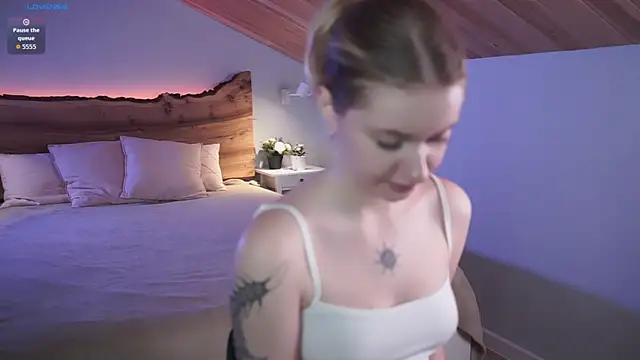 Nerissa xo online show from March 2026 11:32:01 AM