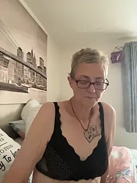 Curvy-Jinx online show from November 2025 03:36:01 PM