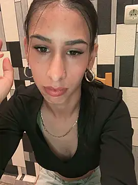 Snapshot of Sarairina chatting on May 2026 08:48:02 PM Sarairina online show from May 2026 08:48:02 PM
