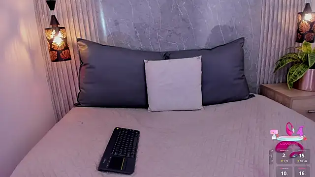 Emili  hot online show from April 2026 06:10:01 PM