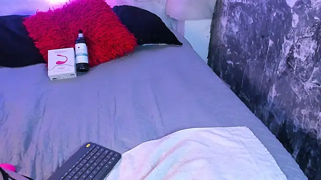 katierouge  online show from September 2025 05:42:01 AM