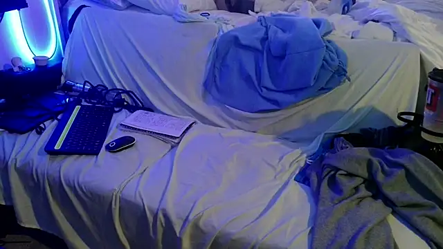 Luv2SuckBWC92 online show from November 2025 09:42:02 AM