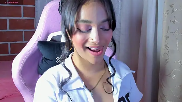 Snapshot of MelanyOconner chatting on September 2025 05:00:01 AM MelanyOconner online show from September 2025 05:00:01 AM