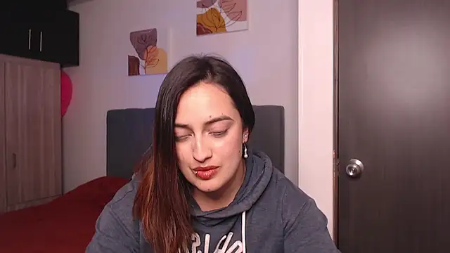 Snapshot of Meggan_n chatting on October 2025 04:24:02 AM Meggan n online show from October 2025 04:24:02 AM