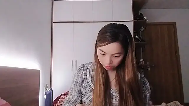 Bree039 online show from November 2025 07:05:02 PM