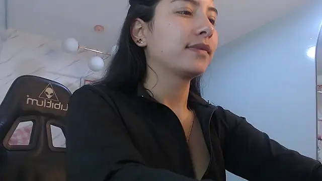 victoria hernandez t  online show from April 2026 01:40:01 PM