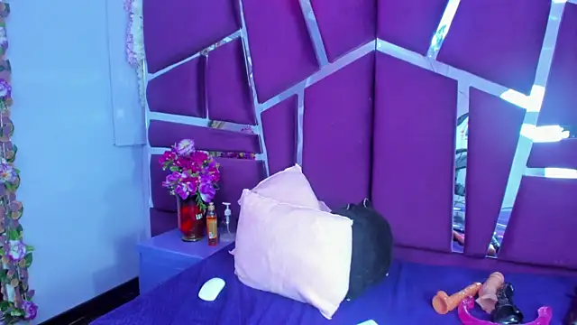 Miaa Davis  online show from February 2026 02:22:01 AM