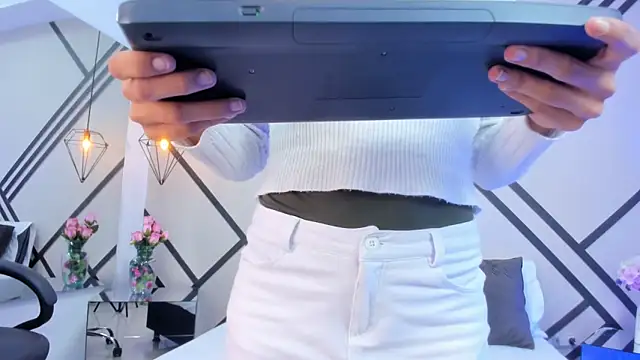 MadissonScotts online show from November 2025 01:45:01 PM