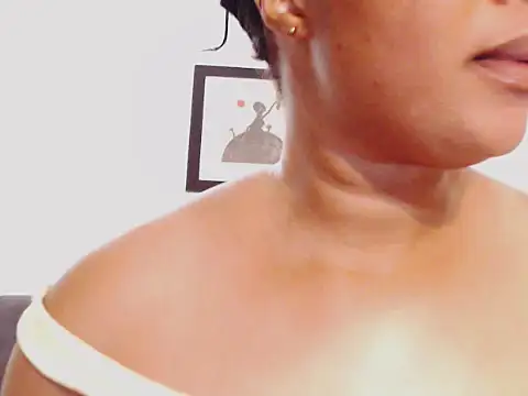 Snapshot of xMoreOfAmor chatting on November 2025 05:24:01 PM xMoreOfAmor online show from November 2025 05:24:01 PM