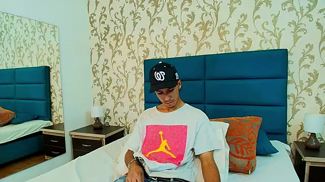 Marcus Jeron online show from September 2025 03:32:02 AM