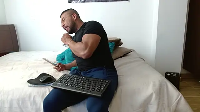 AntonyDAngelo25 online show from October 2025 04:47:02 PM