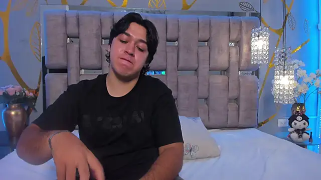 EmilyANDrew  online show from September 2025 04:45:01 AM