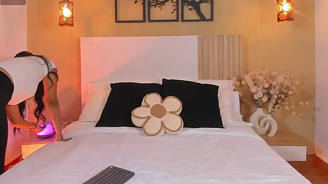 Snapshot of Camila_Bustamante chatting on October 2025 03:22:01 PM Camila Bustamante online show from October 2025 03:22:01 PM