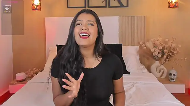 Snapshot of Camila_Bustamante chatting on October 2025 03:57:02 PM Camila Bustamante online show from October 2025 03:57:02 PM