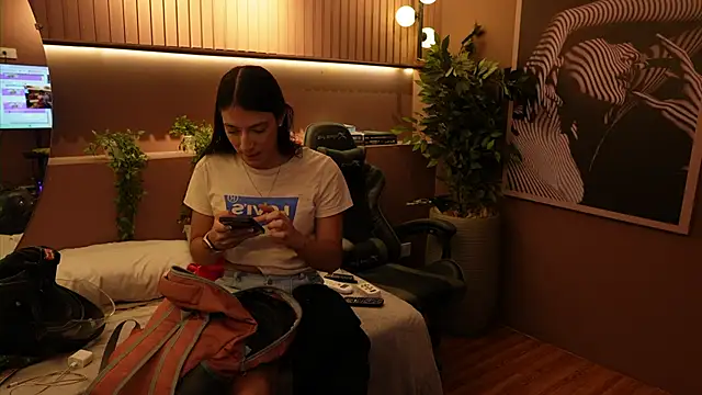 Ariaa Isabell online show from September 2025 06:11:02 PM