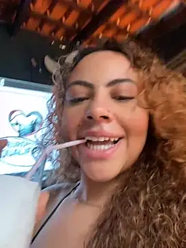 Snapshot of Chloe_Leaozinho chatting on October 2025 06:17:02 PM Chloe Leaozinho online show from October 2025 06:17:02 PM