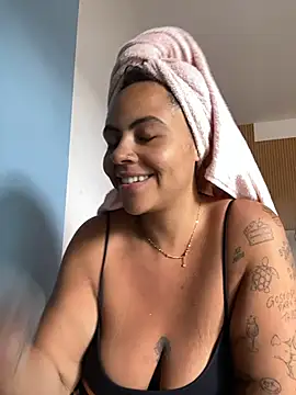 Snapshot of Chloe_Leaozinho chatting on October 2025 06:53:01 PM Chloe Leaozinho online show from October 2025 06:53:01 PM