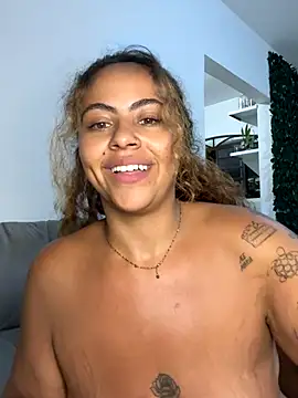 Snapshot of Chloe_Leaozinho chatting on November 2025 04:48:01 AM Chloe Leaozinho online show from November 2025 04:48:01 AM