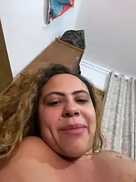 Snapshot of Chloe_Leaozinho chatting on July 2026 01:44:01 AM Chloe Leaozinho online show from July 2026 01:44:01 AM