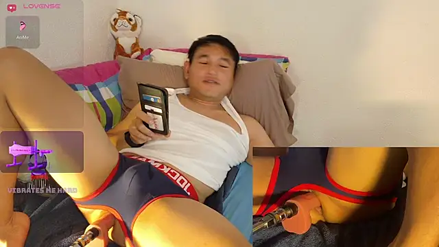 Snapshot of AsianBoy_WhiteDaddy chatting on June 2026 07:29:01 PM AsianBoy WhiteDaddy online show from June 2026 07:29:01 PM