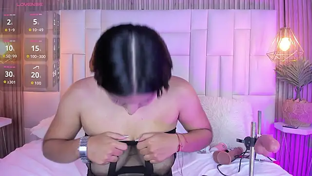 LovelyEyesx online show from April 2026 05:02:02 PM